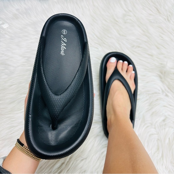 Black Cloud Flip Flop - Picture 4 of 6